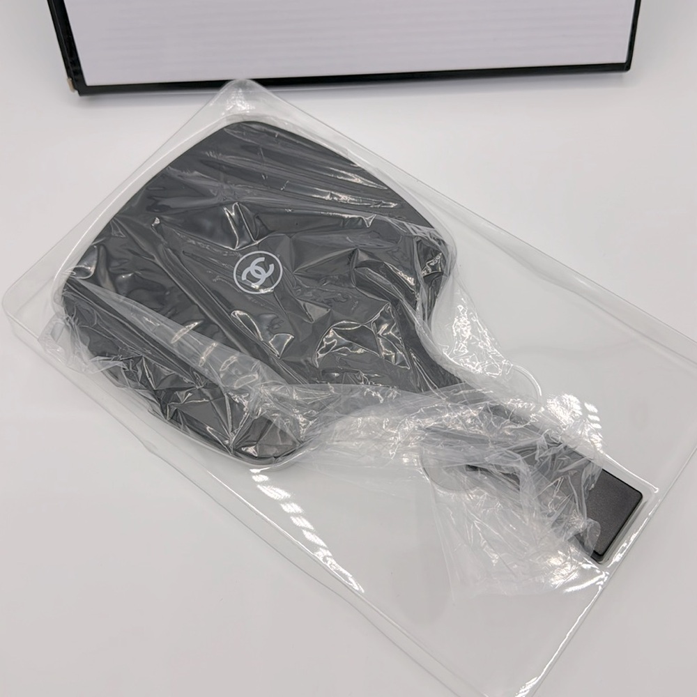 New Chanel Beauty handheld black mirror - Picture 4 of 4